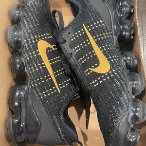 Air VaporMax Flyknit  3 ‘Black & Gold’ - Size 7 (GS)